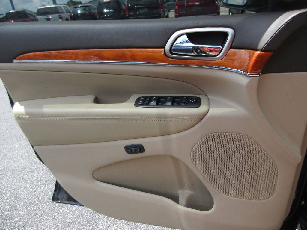 2011 Jeep Grand Cherokee Image 10