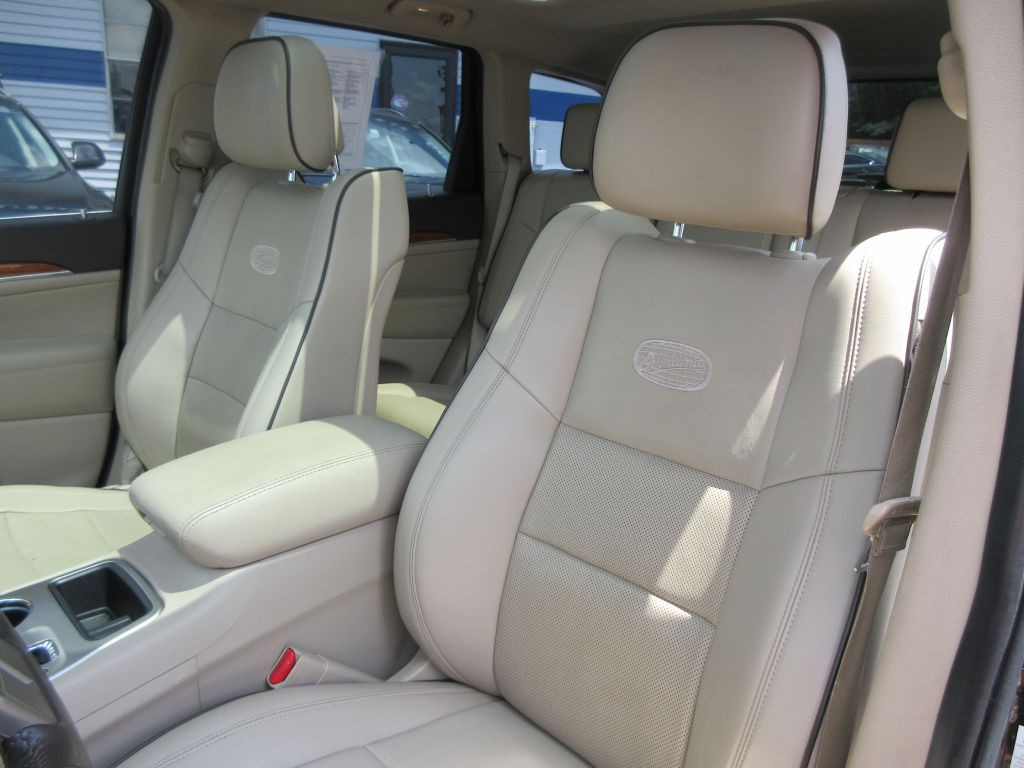 2011 Jeep Grand Cherokee Image 12