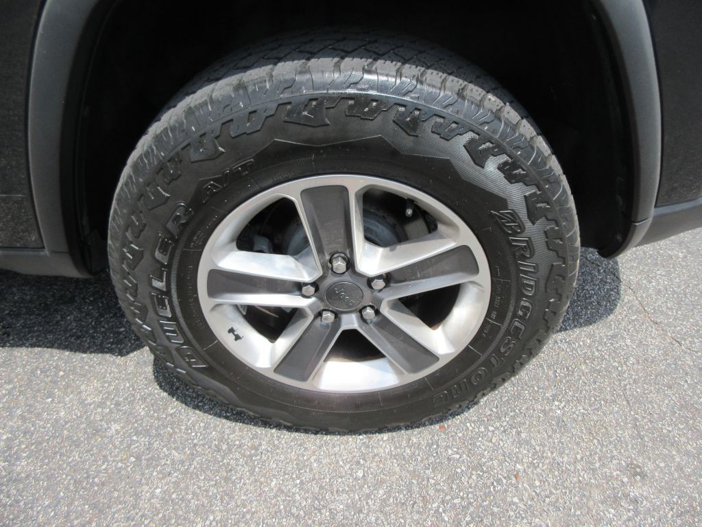 2011 Jeep Grand Cherokee Image 15