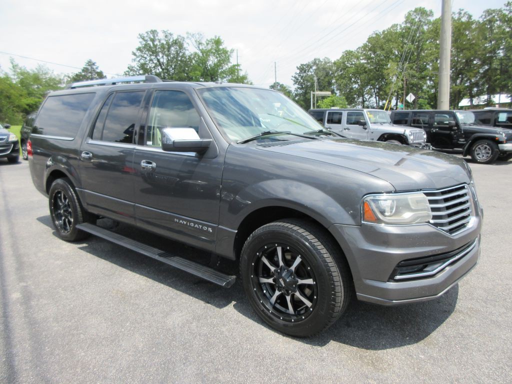 2015 Lincoln Navigator Image 3