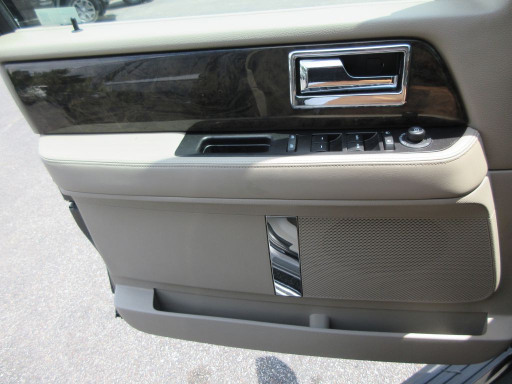2015 Lincoln Navigator Image 10