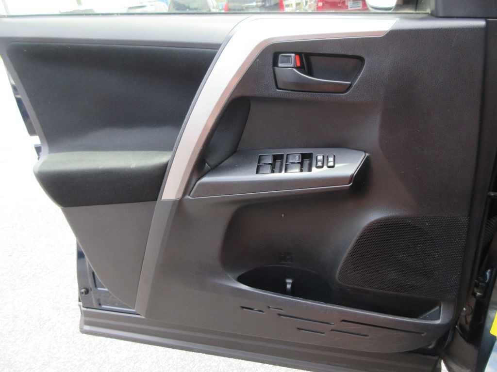 2017 Toyota Rav4 Image 10