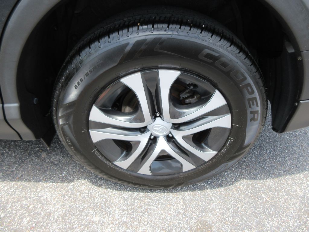2017 Toyota Rav4 Image 14