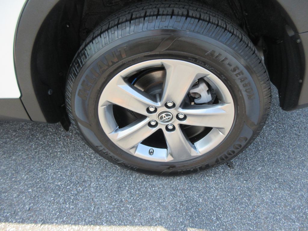 2015 Toyota Rav4 Image 15
