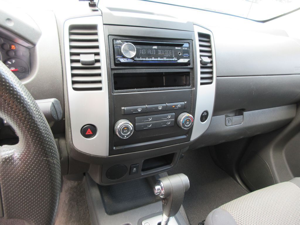 2012 Suzuki Equator Image 9