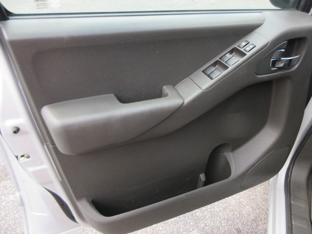 2012 Suzuki Equator Image 10