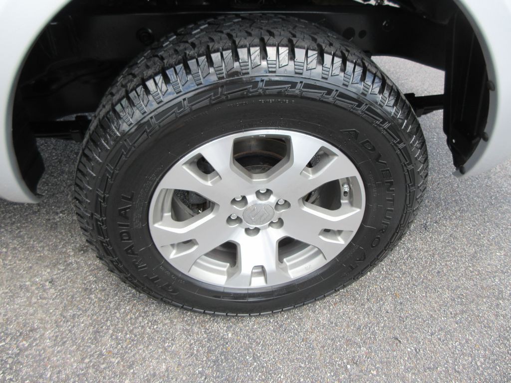 2012 Suzuki Equator Image 14