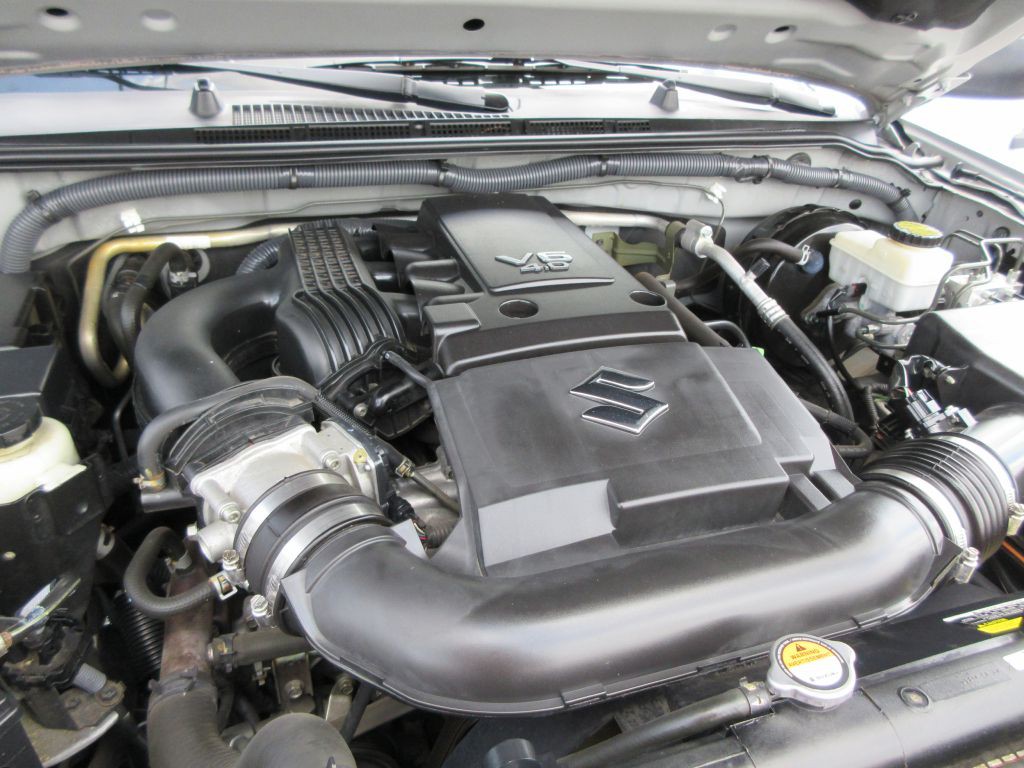 2012 Suzuki Equator Image 15