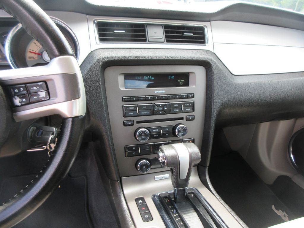 2011 Ford Mustang Image 9