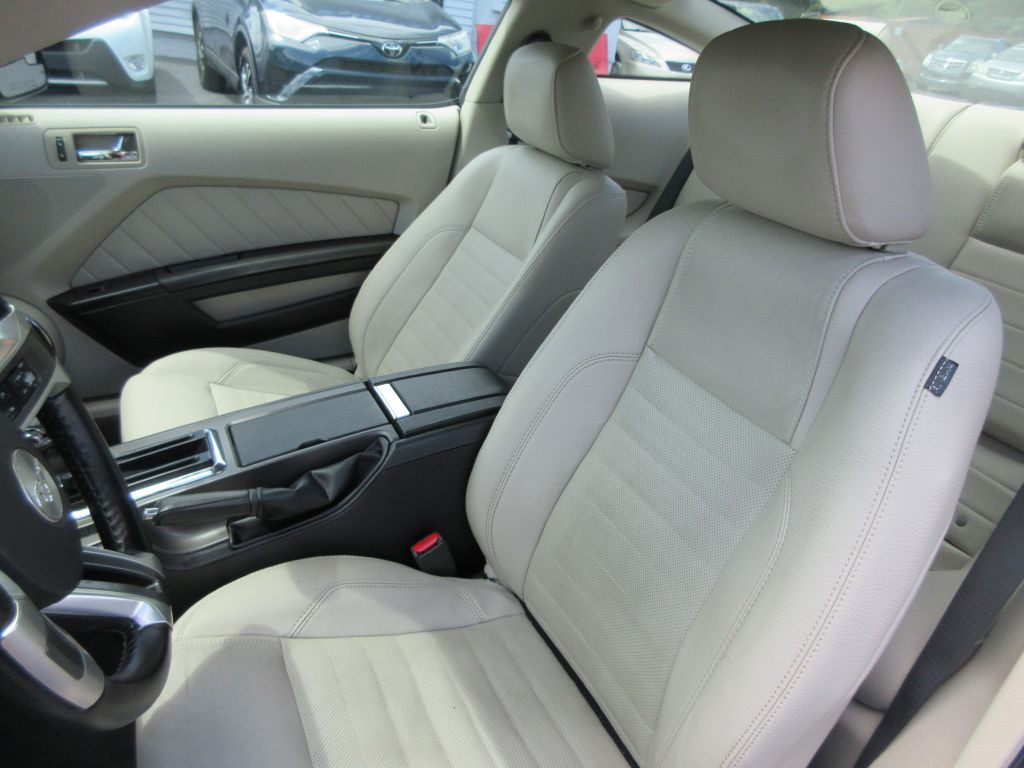 2011 Ford Mustang Image 11