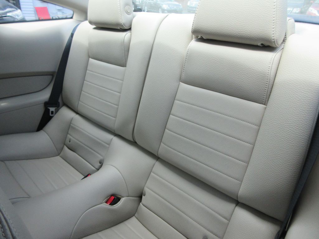 2011 Ford Mustang Image 12