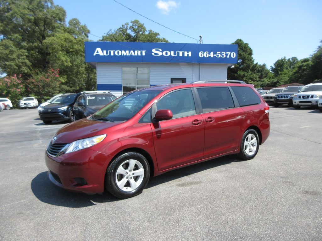 2011 Toyota Sienna Image 1