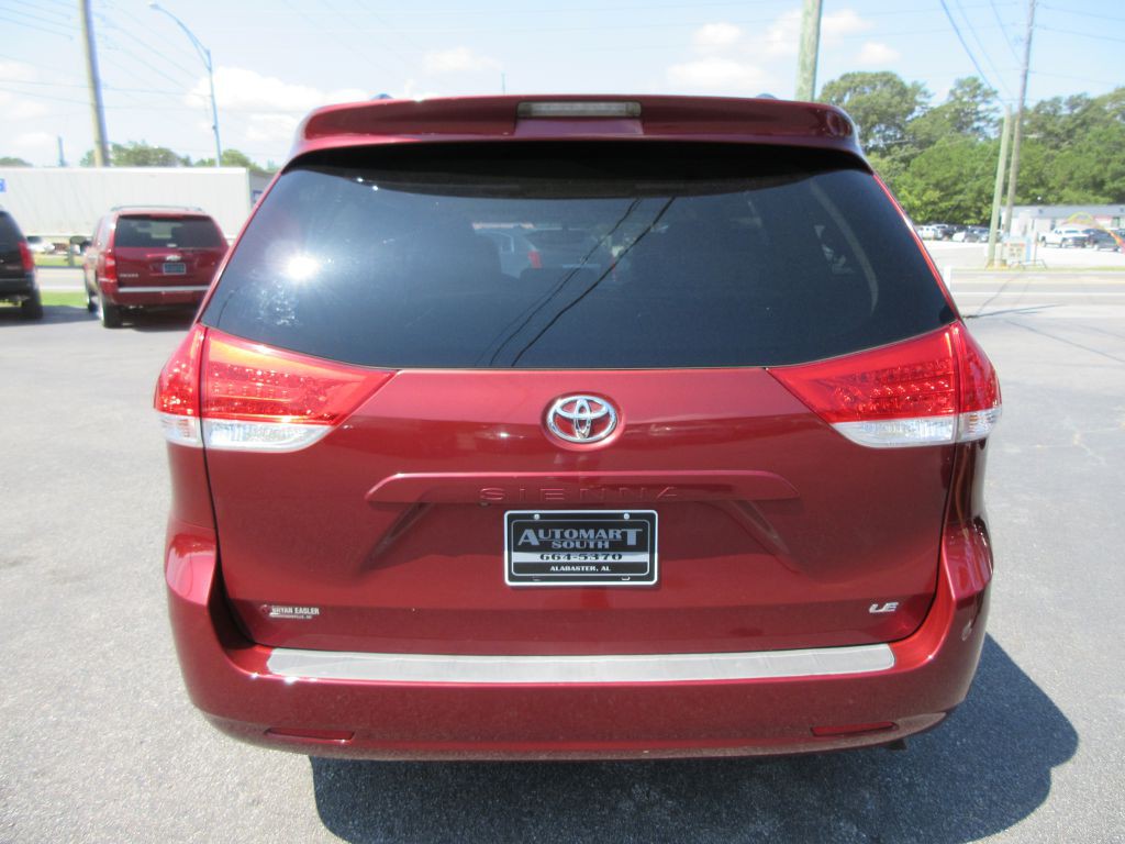 2011 Toyota Sienna Image 5