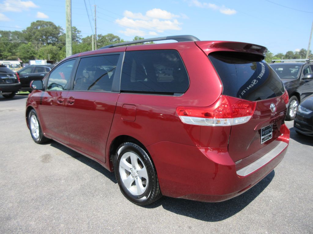 2011 Toyota Sienna Image 6