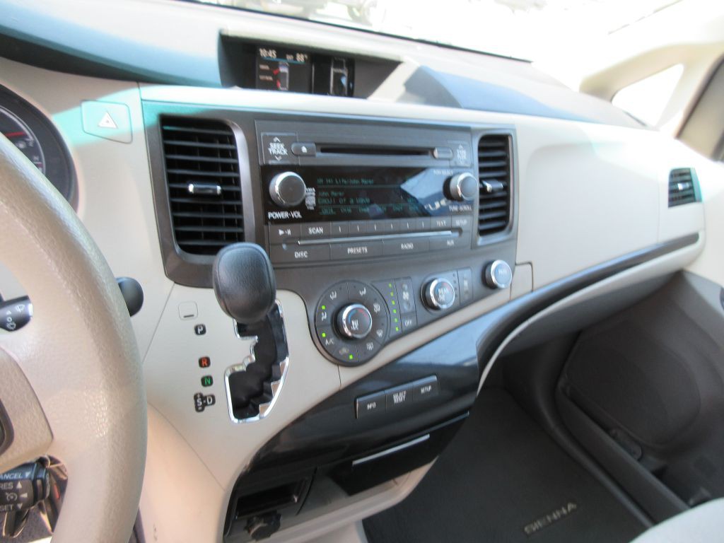 2011 Toyota Sienna Image 9
