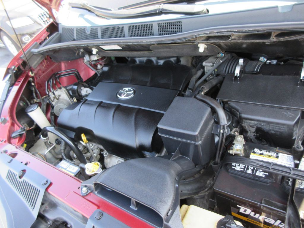 2011 Toyota Sienna Image 17