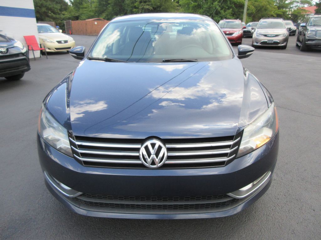2012 Volkswagen Passat Image 2