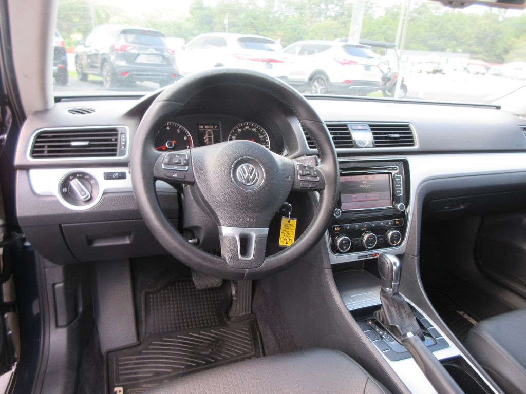 2012 Volkswagen Passat Image 7