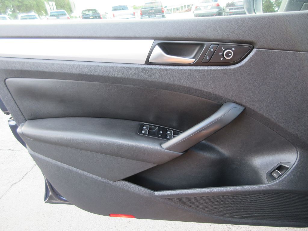 2012 Volkswagen Passat Image 10