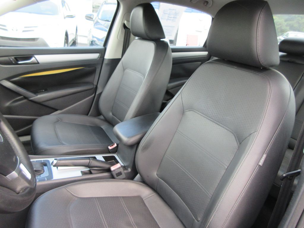 2012 Volkswagen Passat Image 12
