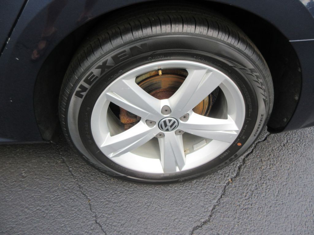 2012 Volkswagen Passat Image 15