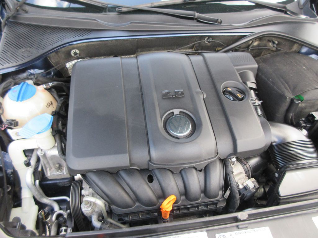 2012 Volkswagen Passat Image 17
