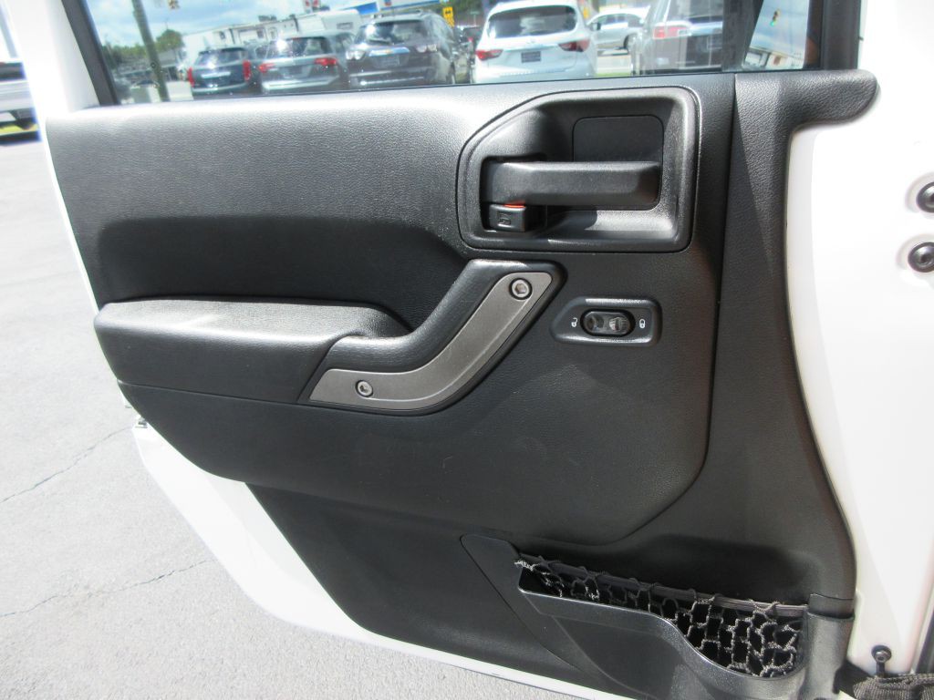 2012 Jeep Wrangler Unlimited Image 10