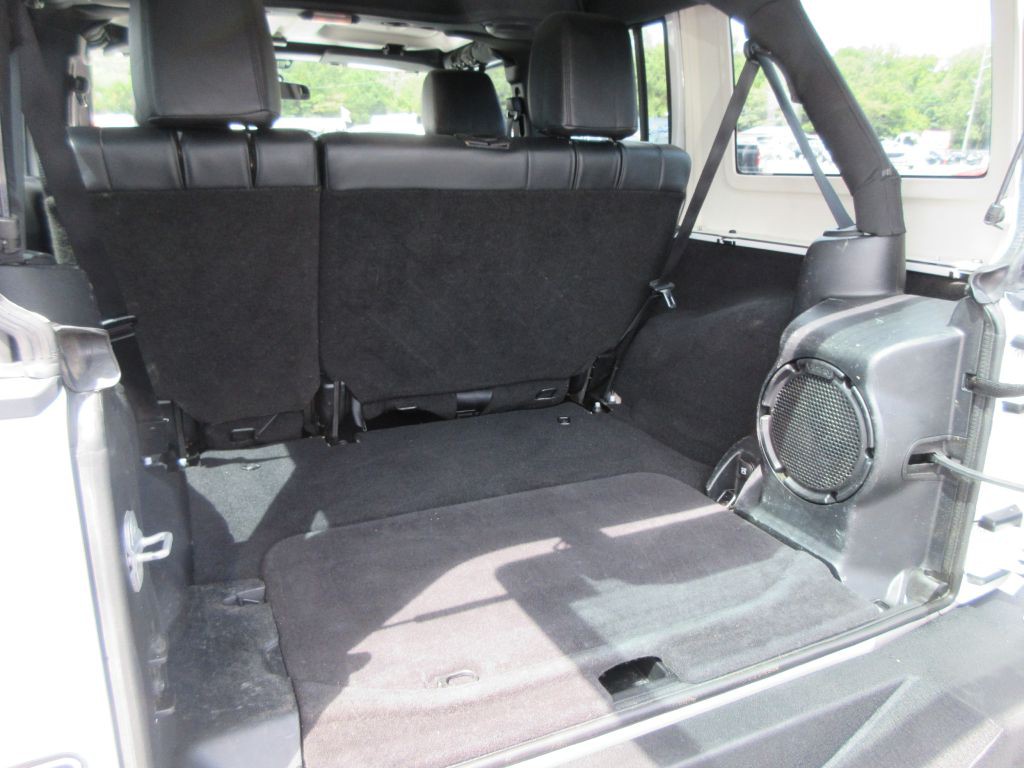 2012 Jeep Wrangler Unlimited Image 15