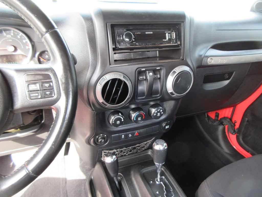 2013 Jeep Wrangler Image 9