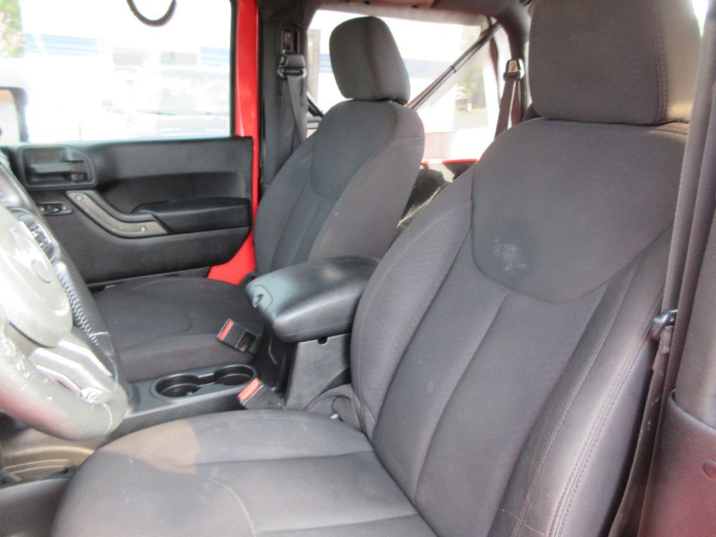 2013 Jeep Wrangler Image 11