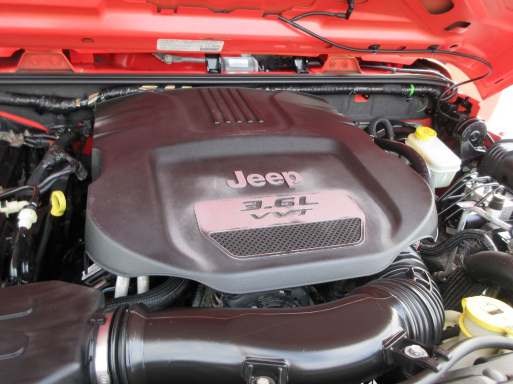 2013 Jeep Wrangler Image 16