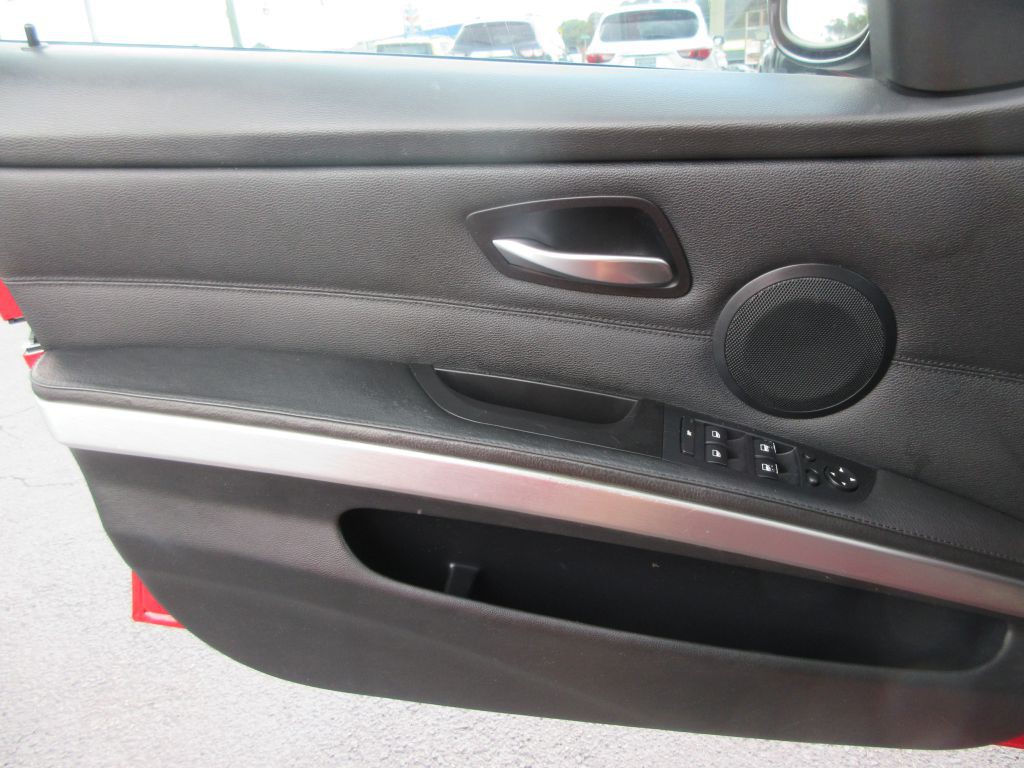 2010 BMW 3 Series Image 10