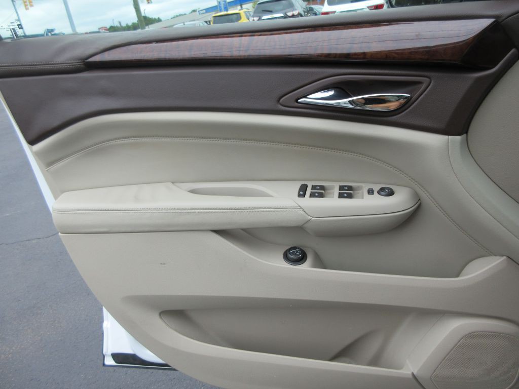 2011 Cadillac SRX Image 10