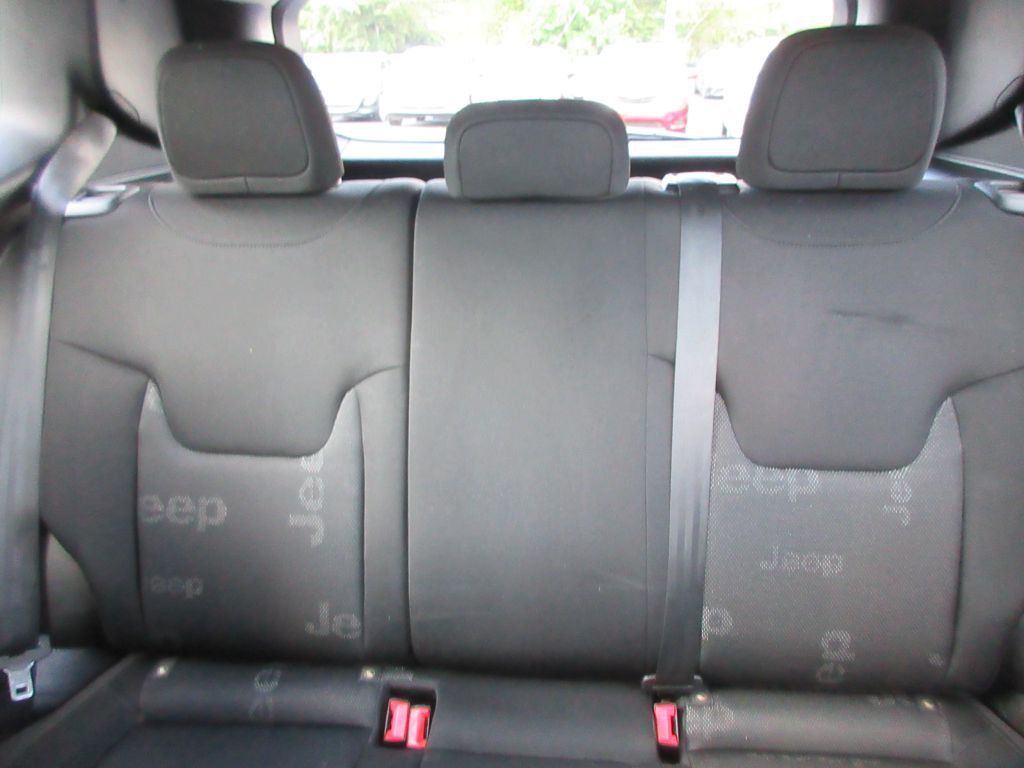 2017 Jeep Renegade Image 12