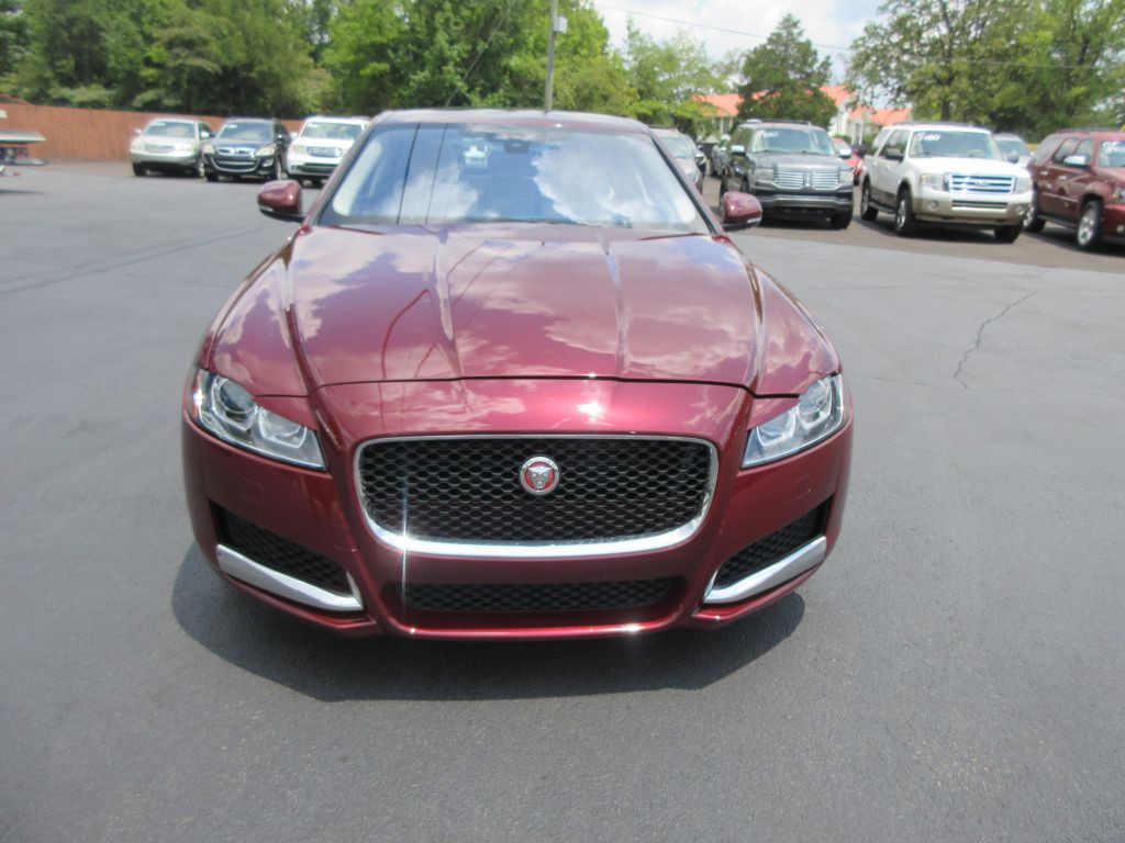 2017 Jaguar XF Image 2