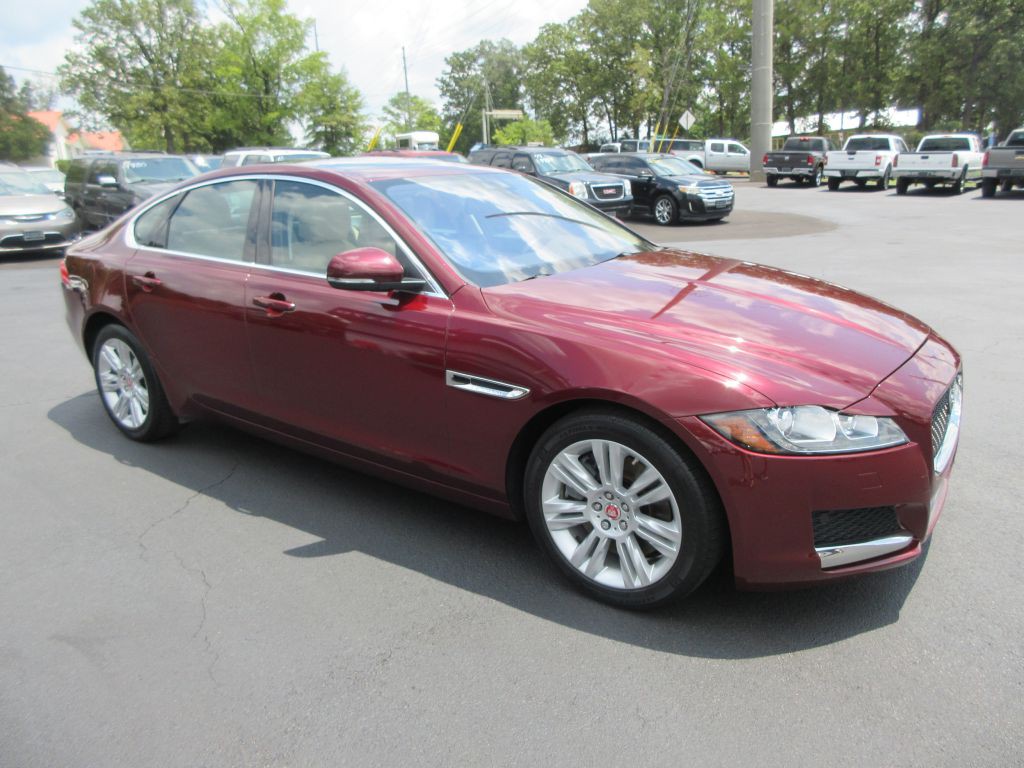 2017 Jaguar XF Image 3