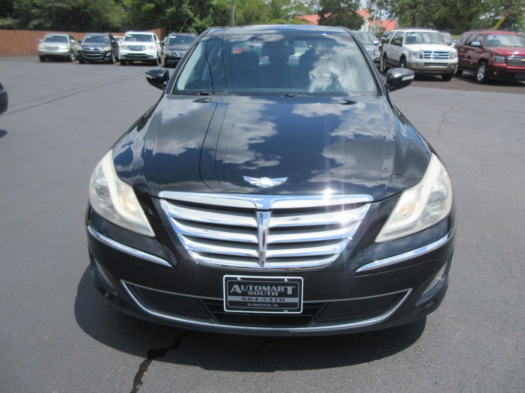 2013 Hyundai Genesis Image 2