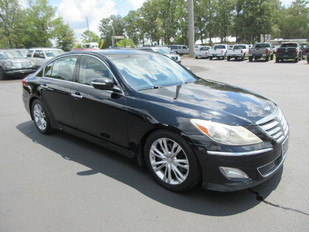 2013 Hyundai Genesis Image 3
