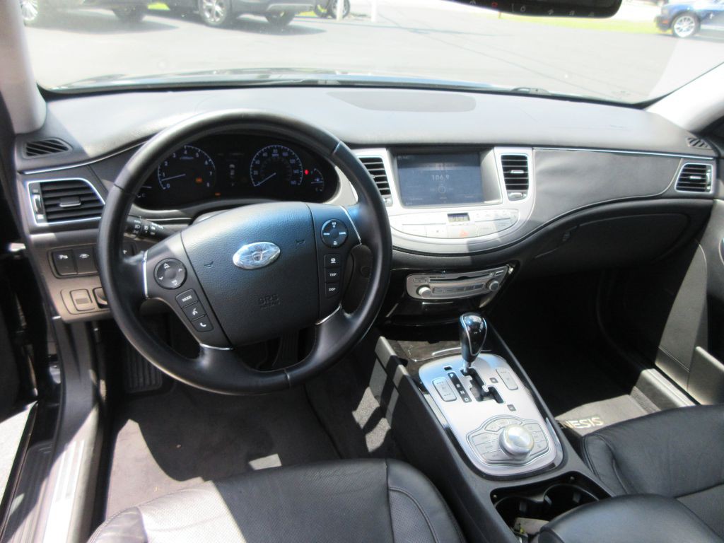 2013 Hyundai Genesis Image 7