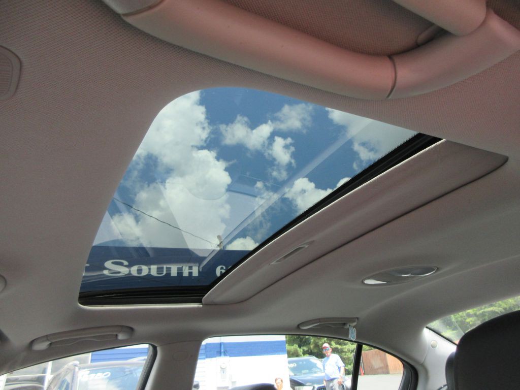 2013 Hyundai Genesis Image 11