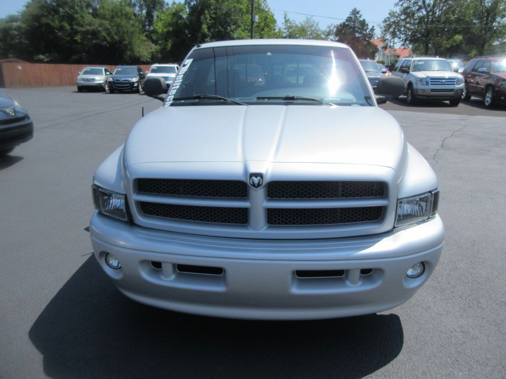 2001 Dodge Ram 1500 Image 2