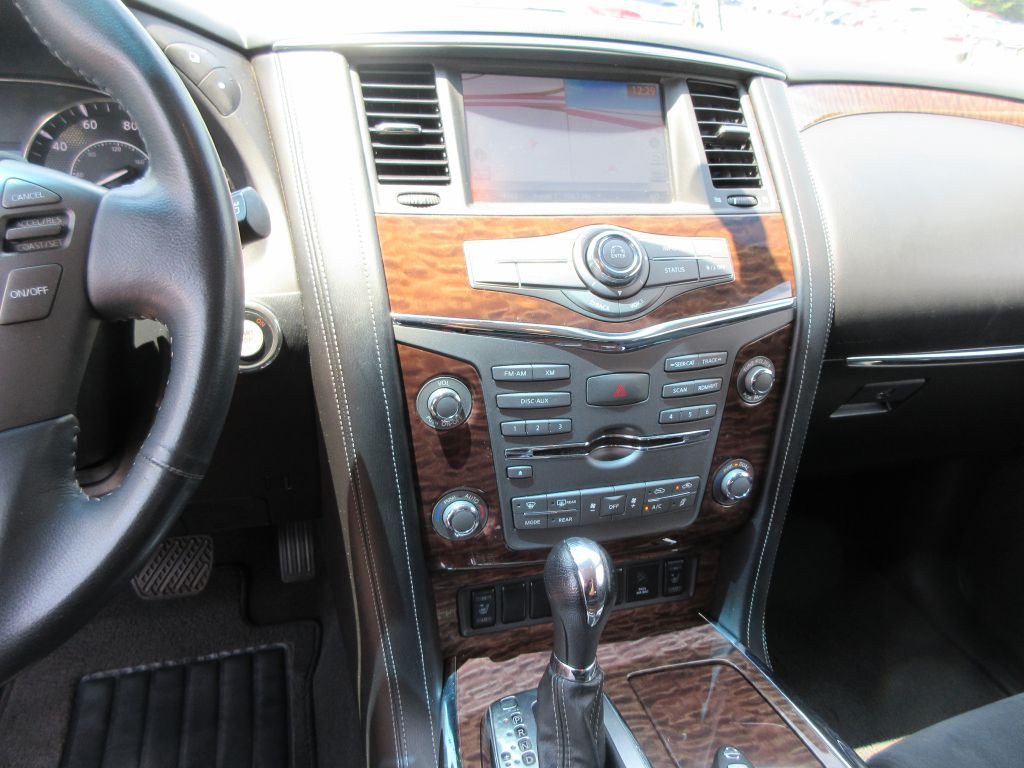 2017 Nissan Armada Image 9