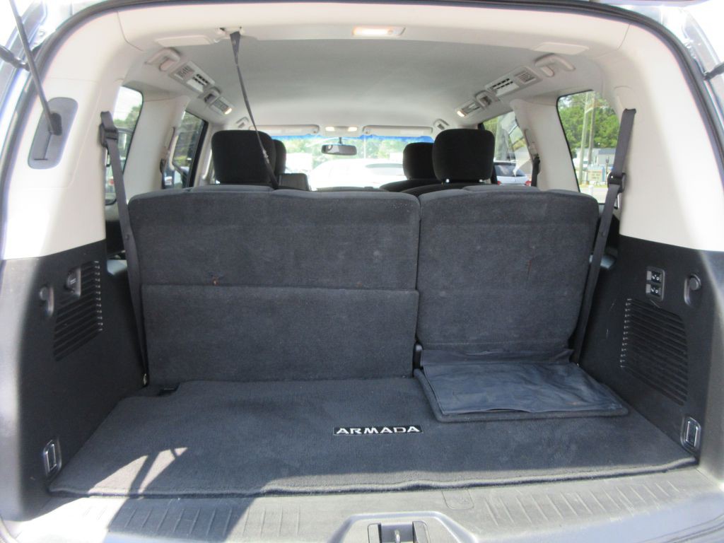 2017 Nissan Armada Image 16