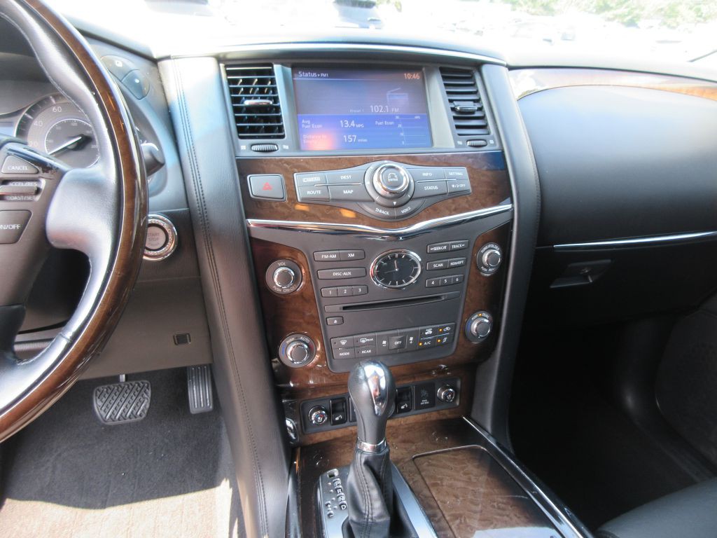 2014 INFINITI QX80 Image 9