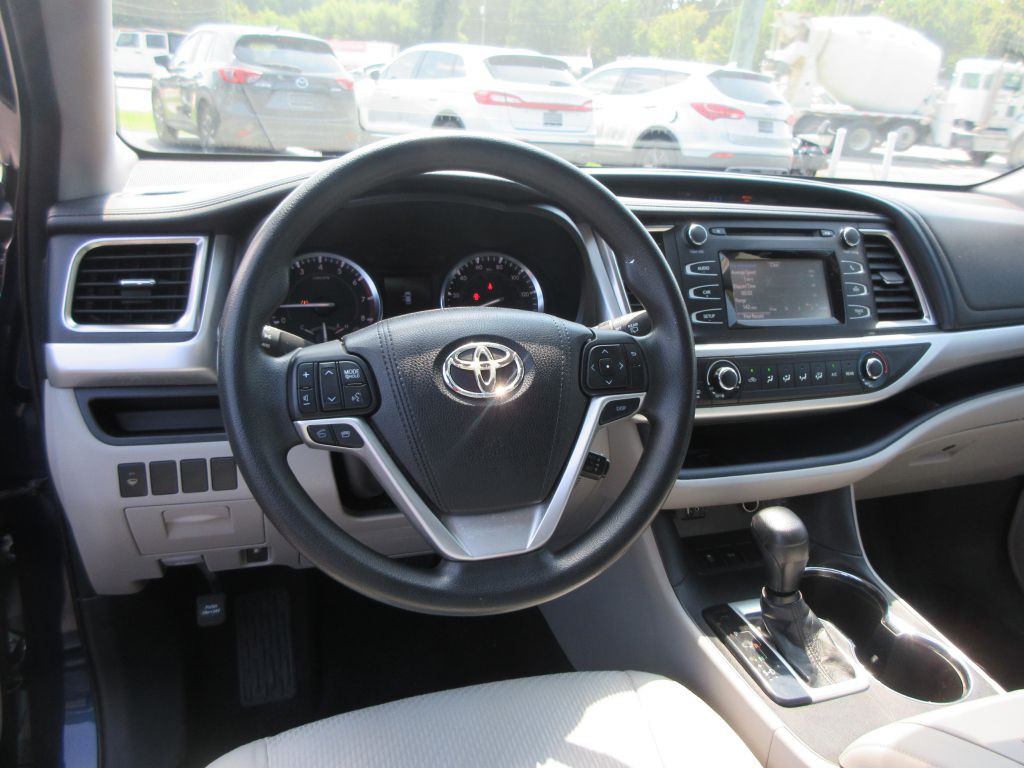 2016 Toyota Highlander Image 7