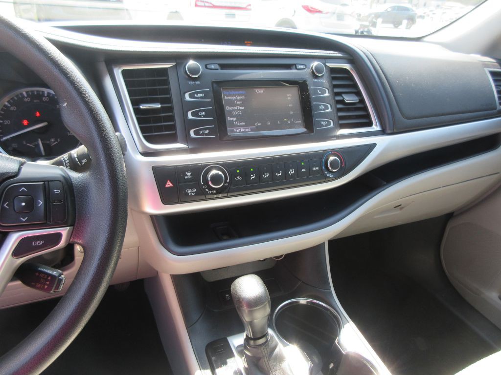 2016 Toyota Highlander Image 9