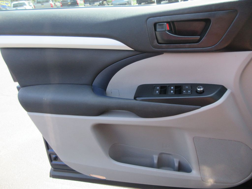 2016 Toyota Highlander Image 10