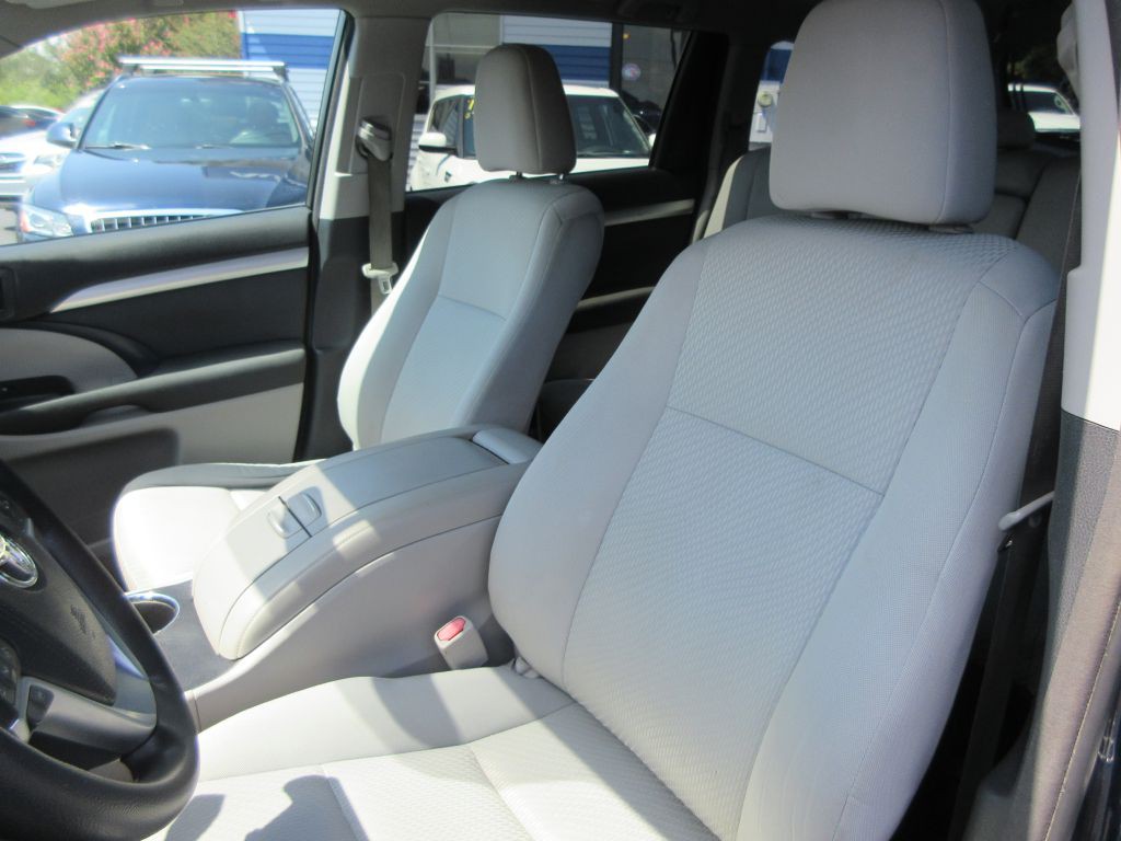 2016 Toyota Highlander Image 11