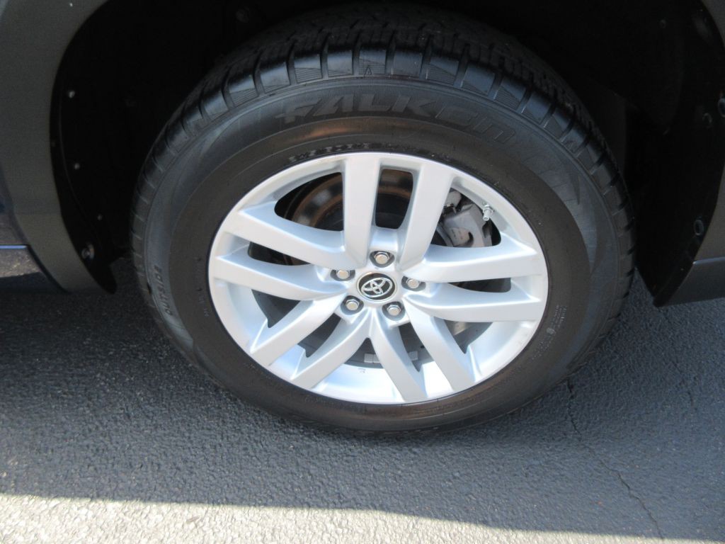 2016 Toyota Highlander Image 14