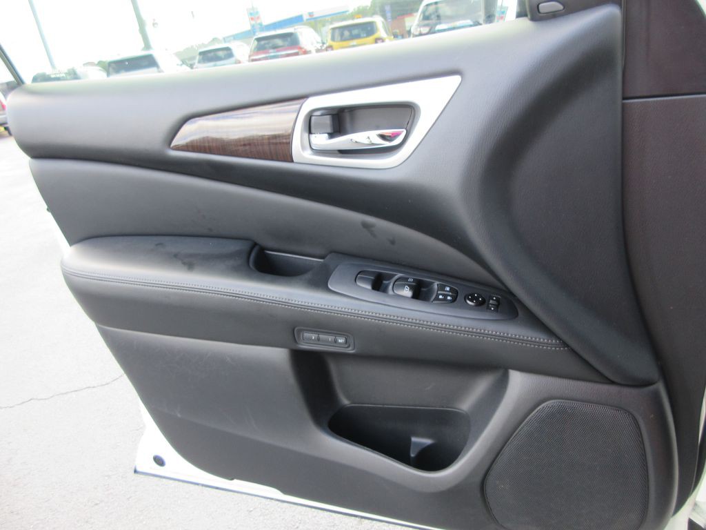 2016 Nissan Pathfinder Image 9
